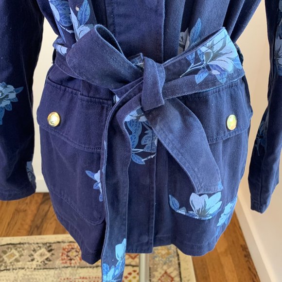 Draper James Floral Field Utility Jacket in Nassau Navy Magnolia Vines, Sz M - Picture 2 of 11